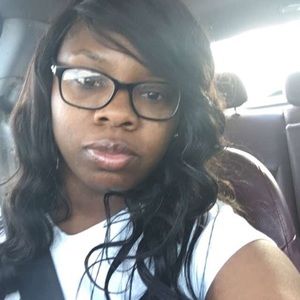 Meet your Posher, Aisha